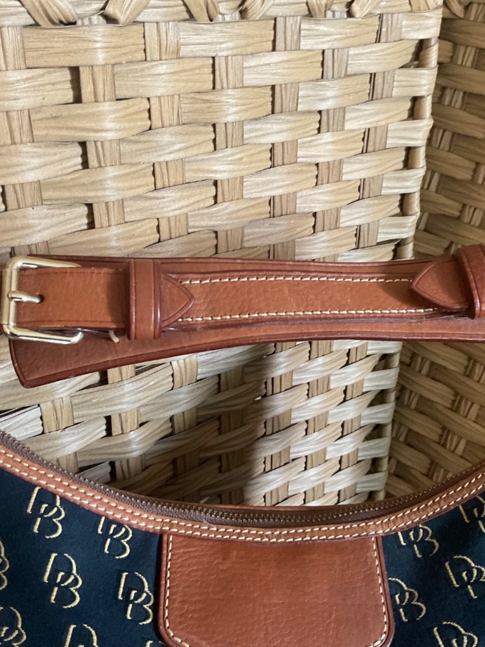 Like new Dooney & Bourke monogram hobo bag - Picture 6 of 10